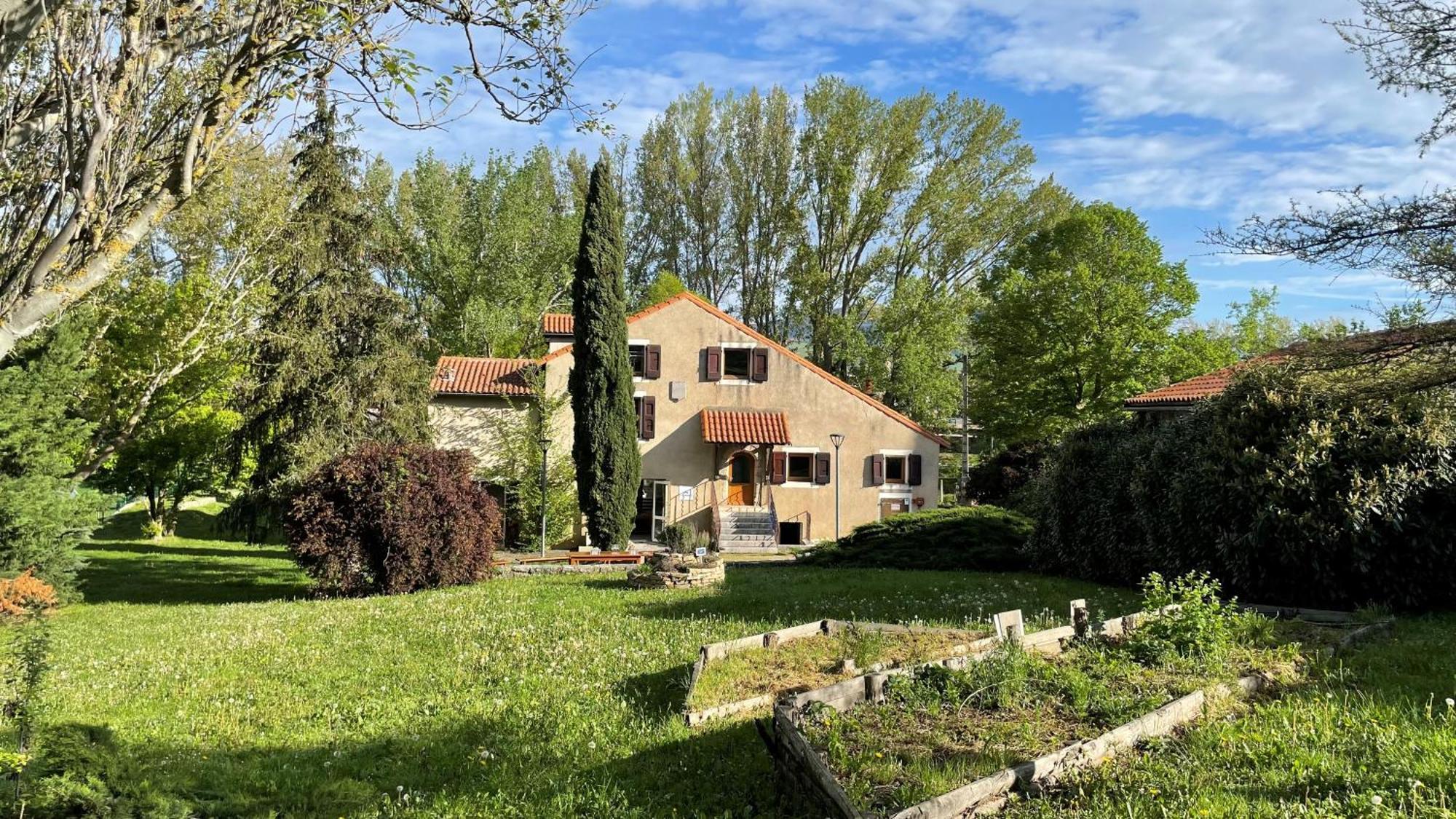 Auberge De Jeunesse Hi Millau La Maladrerie Exterior photo